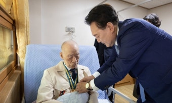 윤 대통령, 참전용사 보훈요양원 방문…“국가 헌신에 감사”