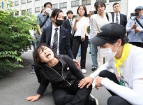 ‘퍽,퍽,퍽’ 유족 가슴치는 소리…용산구청장은 131쪽짜리 ‘변명’