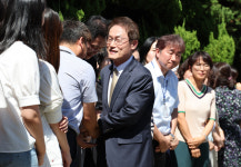 [포토] “회한 없겠냐마는…” 서울시교육청 떠나는 조희연