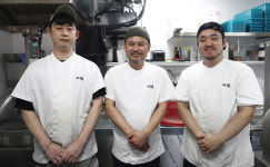 메밀 100% 면, 생강향 고기육수…샛별처럼 등장한 ‘평냉’ 그 맛집