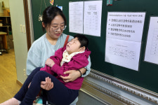머리에 기계 심은 5살, 못 보고 못 씹어도…엄마 소원은 딱 하나다
