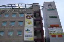 [단독] ‘강박 사망’ 부천 정신병원, 9월엔 ‘눈썹 칼’ 자해 사건 있었다