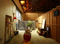 제주 동백마을 카페엔 정원, 전시장, 그리고 ‘민머리 탈출 음료’