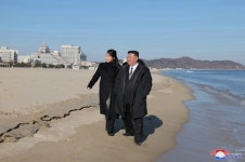 김정은 “원산갈마해안관광지구 잘 꾸리라…금강산과 연결 개발”