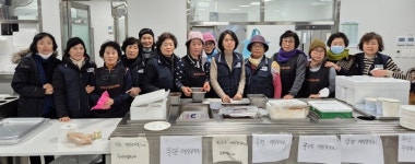 ‘밥상 봉사’ 나선 여성 농민들 “남태령에서 받은 마음, 무안에 돌려줘야죠”