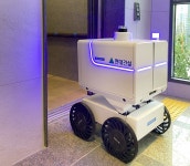 도로에서 아파트 문 앞까지…자율주행 배송 로봇 첫선