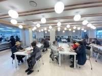 “7층 살면서 2층서 치매 케어”…요양원 대신 집에서 통합돌봄