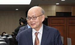 [단독] 안창호 인권위원장 “한겨레·MBC 이런 거 보지 마라”