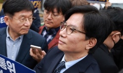 ‘이진숙 낙하산’ 논란 신동호 EBS 첫 출근 실패…‘임명무효’ 법정으로
