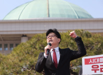 광화문·공항·국회·맥아더 동상·박정희 생가…왜 여기서 출마 선언?