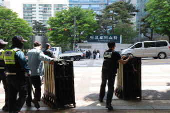 건진법사 전성배씨, 김건희 여사에 명품 선물 의혹 추가 소환하여 조사 진행