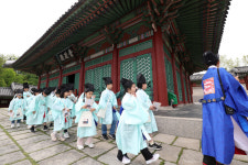 [포토] 임금님! 과거시험 보러 왔어요…‘경희궁 별별 유생들’