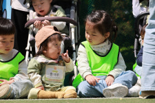 ‘다름을 안아주며’… 두 어린이집의 특별한 어린이날 소풍