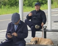 윤석열 한강 ‘개 산책’ 목격자 “속 터져…나다니는 꼴 보니”