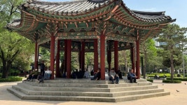 “습해서 더 힘들어요”…118년 만에 가장 더운 ‘5월 아침’에 땀 뻘뻘