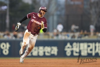키움 송성문, 30연속 도루 성공…이종범 넘어섰다