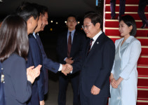 이 대통령 G7 마치고 새벽 귀국…“한국 외교 새 도약 알리는 신호탄 돼”