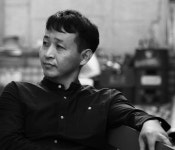 어른이 된 동구는 다시 계엄을 목격하고 [.txt]