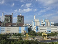 [현장] 석탄발전소 지붕에 태양광 빼곡…“재생에너지 전환” 안간힘