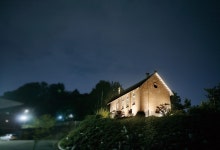 펭귄, 버려진 마을을 20만명 찾는 핫플로 만들다