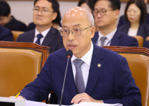 국민 결단하면 이 대통령은 4년 연임 금지 제외?…법제처장 구설