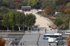 종묘 앞 ‘142m 빌딩’ 소식 들은 외국인 관광객들 “벌써 답답해요”