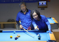 ‘삑사리’라도 좋아, 그대 이름은 ‘당’신…65살 이상 어르신 당구 열기에 흠뻑