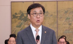 최휘영 장관 미등록 기획사 운영 의혹…문체부 “등록 의무 없어”