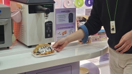 [현장] 외국인 몰리는 성수에 ‘K-디저트공원’…CU의 ‘달콤한 도전’