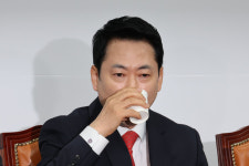 공천 파열음에 입 닫은 장동혁, ‘여당 때리기’가 유일한 선거 대책?
