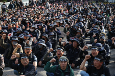 정부, 참변 CU 화물노동자 ‘소상공인’ 규정…“노란봉투법 훼손” 확산