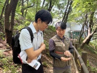 러브버그 ‘친환경 살충’ 착수한 기후부…환경단체들 “다른 생물 죽일 수도”