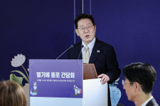이 대통령 “초과이익 분배 위해 기본소득 같은 새 메커니즘 필요”