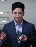 ‘피습 자작극 의혹’ 정이한 “법정서 다 밝히겠다”…영장실질심사 출석