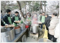 KT, 무의탁 노인 무료급식 봉사