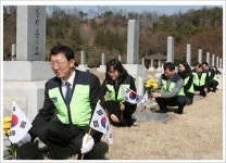 KT, 3ㆍ1절 맞아 국립현충원 묘역 참배