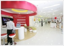 KT, 신사지점에 `뉴플라자` 첫 개장