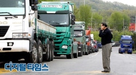 [포토] 고유가에 멈춰 선 화물차들