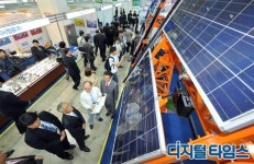 국제스마트그리드 출품 `양축 추적식 태양광발전`