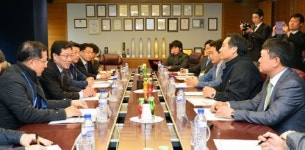 의료기기업체 현장 간담회 갖는 윤상직 장관