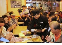 하나은행, 어르신을 위한 커뮤니티 공간 `추억더하기 카페` 개점