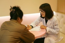 한의학연, 새터민 초청 한방진료 펼쳐