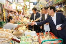 중기중앙회 산본시장 방문해 1000만원 전통시장 물품 구매