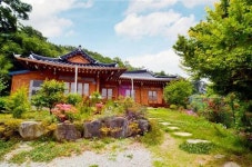 고즈넉한 한옥의 정취를 만끽할 수 있는 `태양옥`