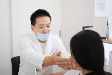 건조한 날씨, 피부과를 통한 체계적인 주름관리 방법 및 주의사항