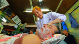 32년간 동네 사랑방된 강점복씨의 이발관