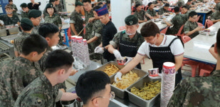 신전떡볶이푸드충무공동점 | 신전푸드시스, 11기계화보병사단 신전떡볶이 위문행사 `훈훈`