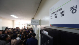 경매로 번진 광풍… 비수기에도 입찰법정 바글바글