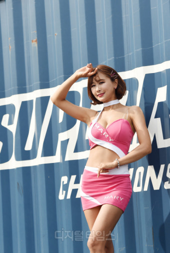 [포토]레이싱모델 서윤아, 완벽한 S라인