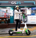 “주유소·편의점서 전동 킥보드 빌린다”…GS, 라임과 파트너십